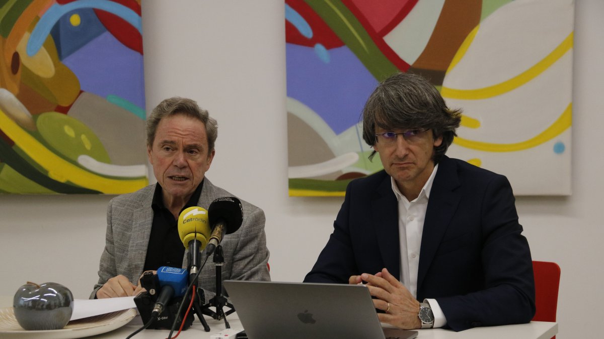 El president del Comitè de Llavor d'Afrucat, Joan Serentill, i el director general d'Afrucat, Manel Simon, durant la presentació dels resultats de l'Infolienal 2024 a la seu de la patronal a Lleida.
