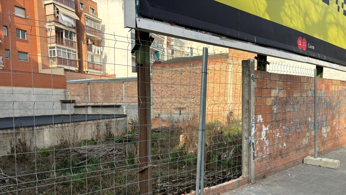 La part del mur retirat. - AV ARRELS DE CAPPONT