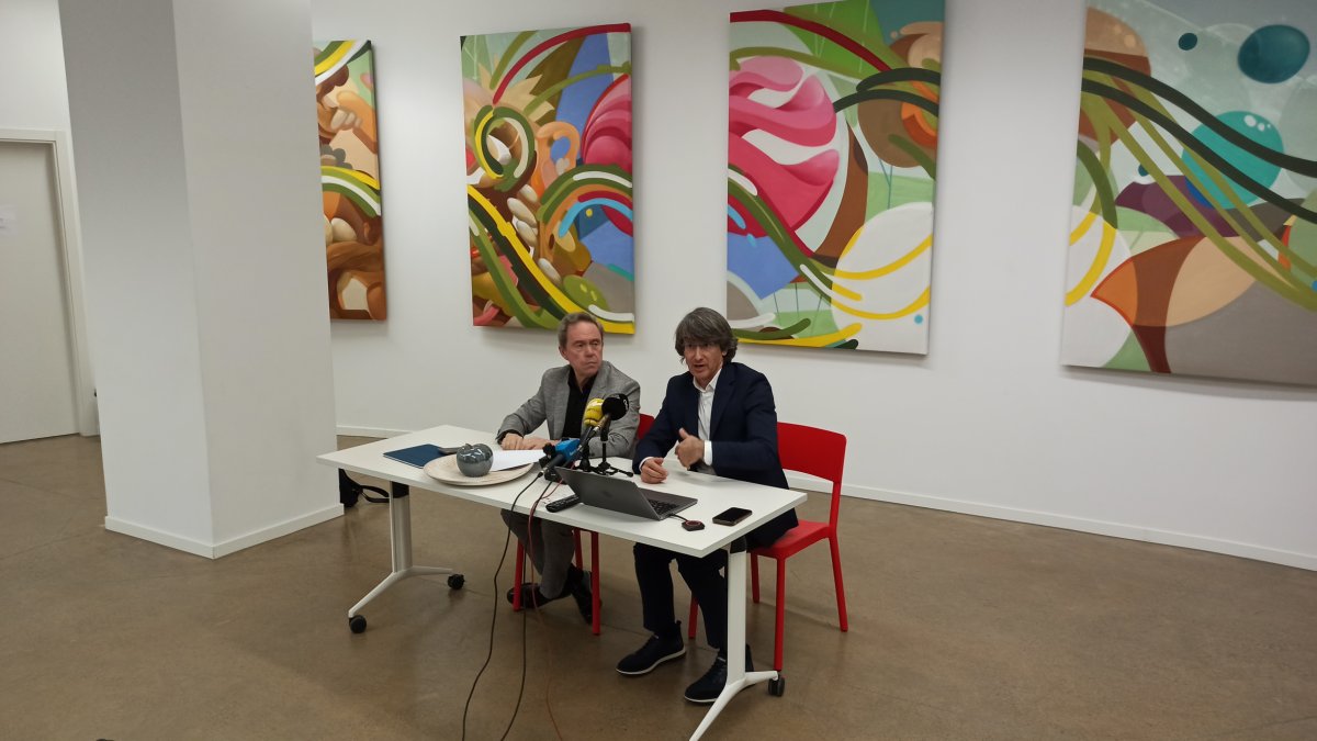 Afrucat estima que la pera i poma nacional segueixen al davant en els lineals respecte a la de fora. - J. MARTÍNEZ