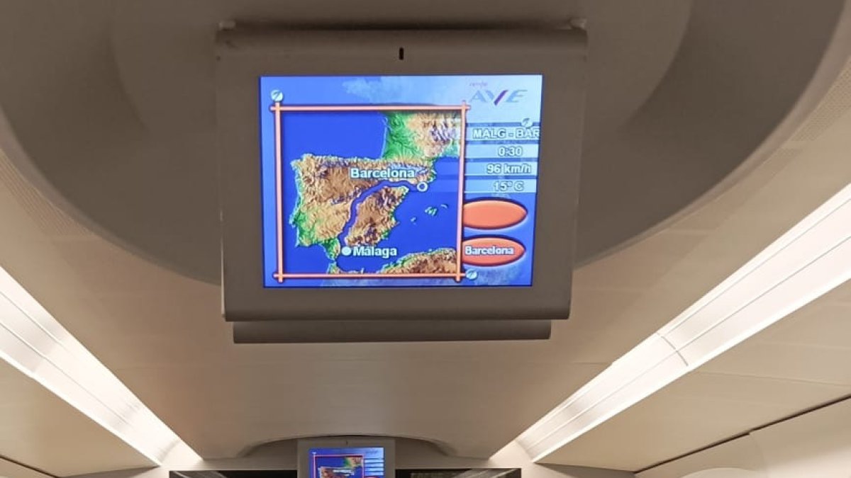 El tren va arribar a Barcelona a les 00.30, com deien les pantalles.