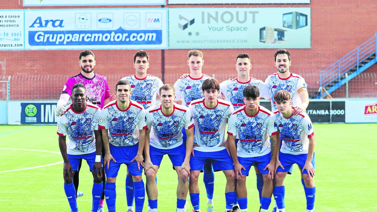 Equip inicial del Mollerussa en un partit recent al Municipal. - ALBA RIVERA