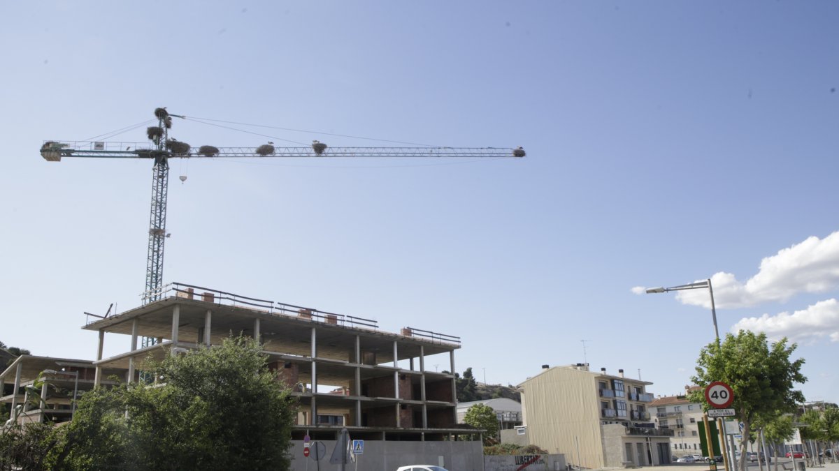 Imagen de 2020 del edificio de Francesc Macià, que ha sido finalizado y con los pisos vendidos. - AMADO FORROLLA