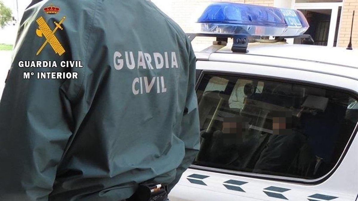 GUARDIA CIVIL - Archivo