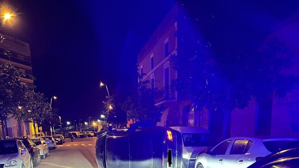 Un xòfer ebri bolca amb el seu cotxe i danya altres vehicles a Balaguer - RÀDIO BALAGUER