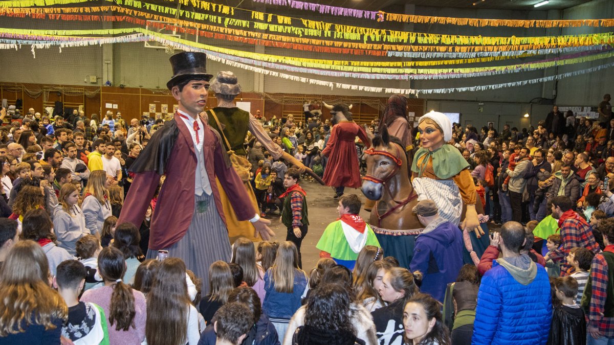 Alguns moments de la festa a Torà: el ball final amb tots els gegants de mans lliures, el Ball Pla i el pregó amb Cèsar i Cleòpatra de l’antiga Iesso. - AJUNTAMENT DE LES BORGES BLANQUES