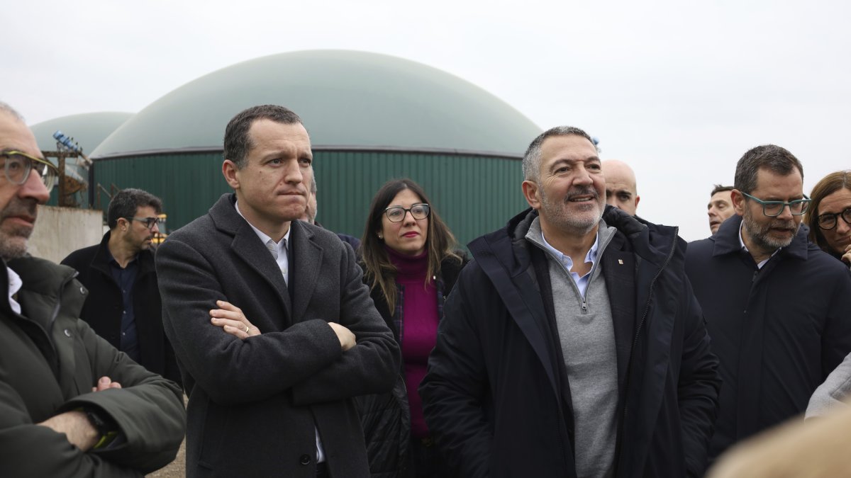 La visita de las autoridades a la planta de Noguera Renovables en Vallfogona de Balaguer. - I. GÓMEZ