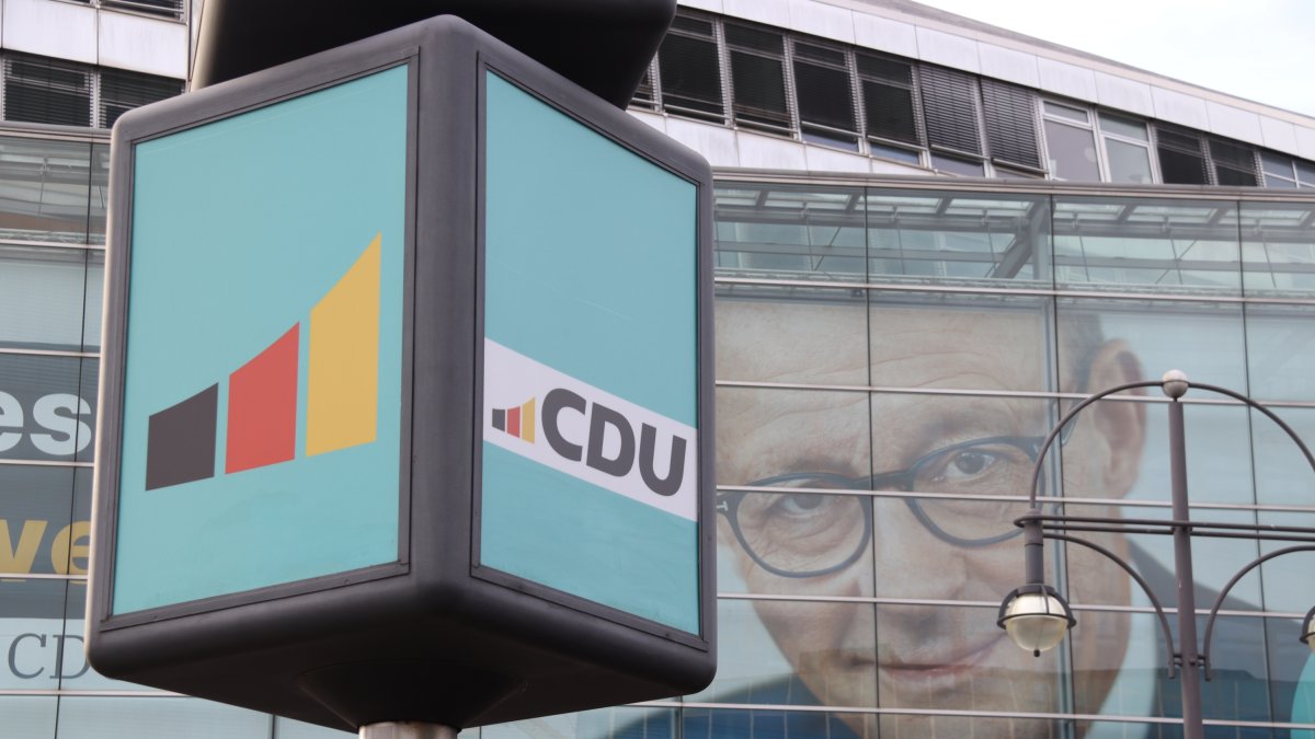 Imatge del candidat a canceller de la CDU, Friedrich Merz, a la seu del partit a Berlín.