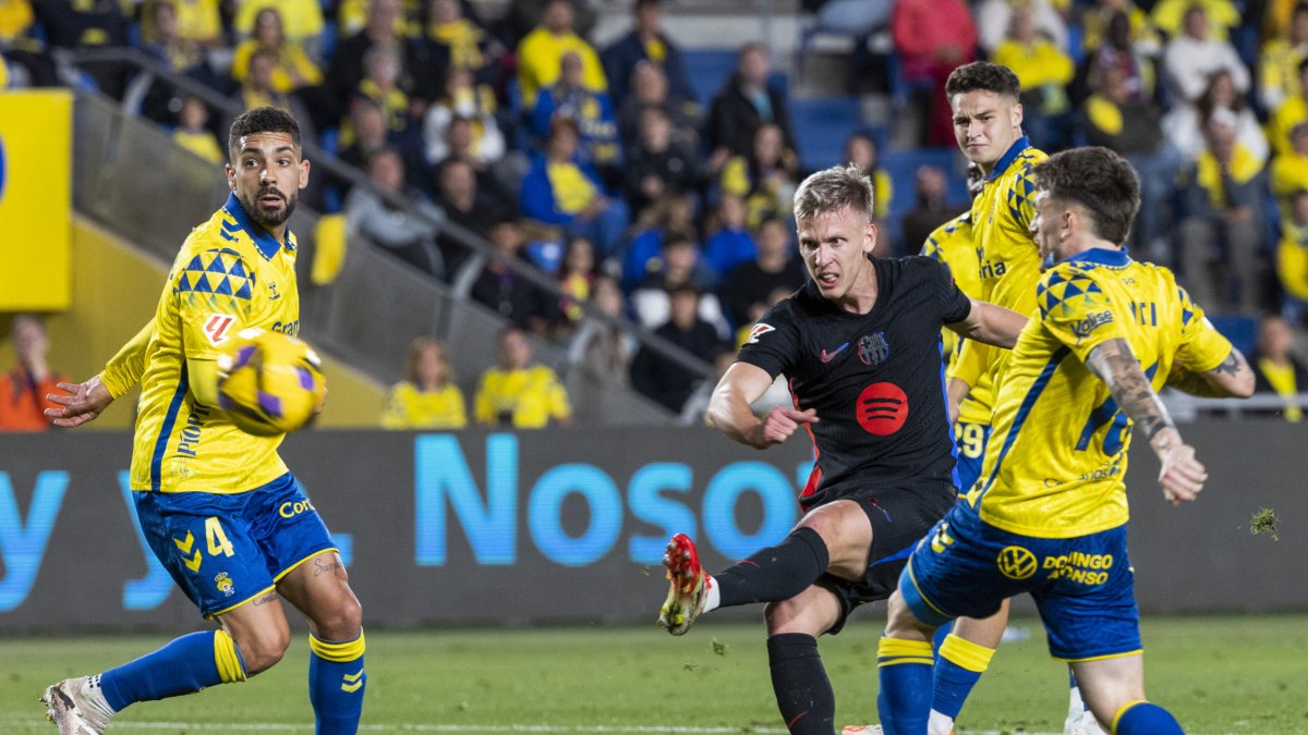 Dani Olmo en el moment de marcar el 0-1 a Las Palmas. - EFE