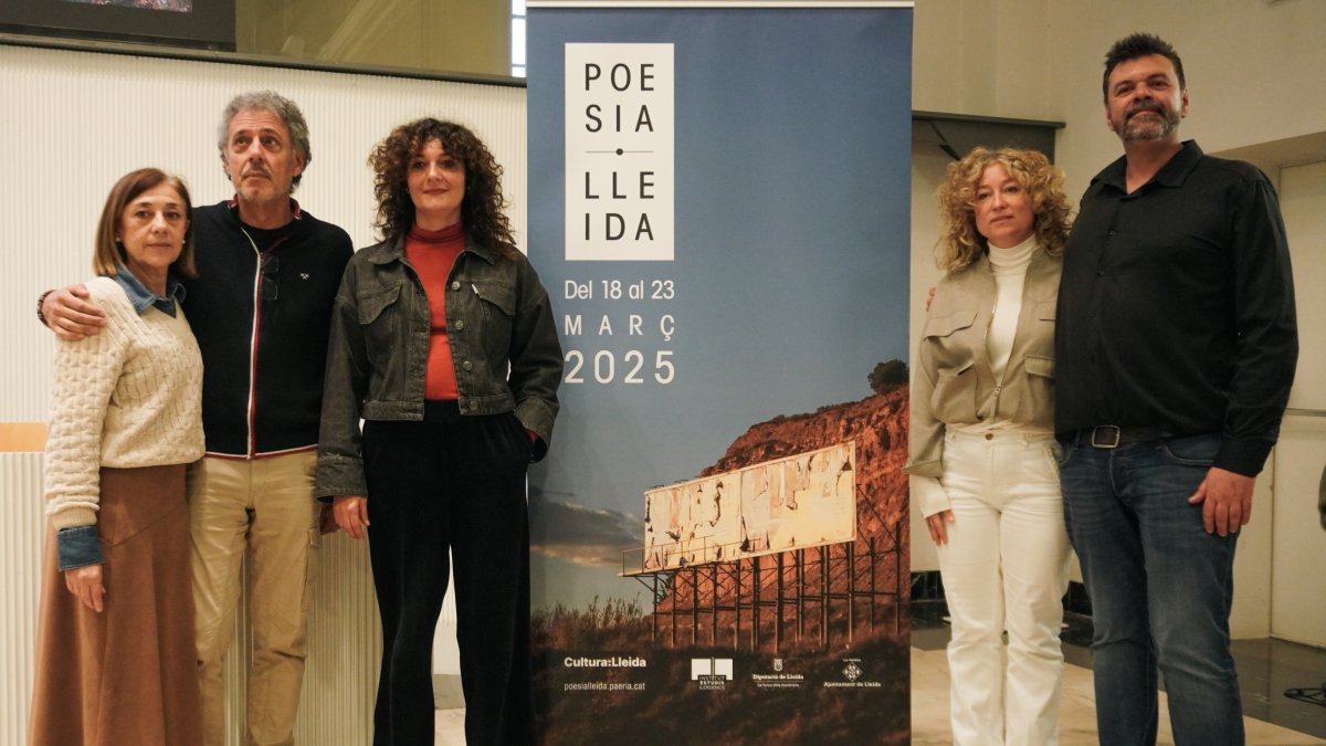 Presentació ahir a la regidoria de Cultura de Lleida de la cinquena edició del festival Poesia Lleida. - JOSUÉ VEIZAGA