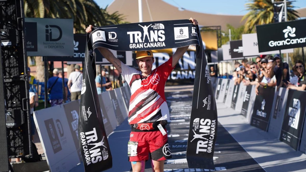 Raul Butaci, establert a Tornabous, celebra el triomf a la meta de Maspalomas.