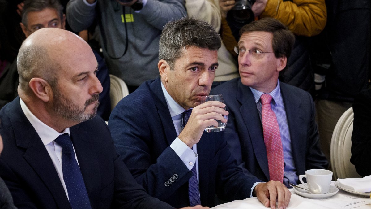 Mazón junto a Almeida en el desayuno informativo de ayer. - EUROPA PRESS