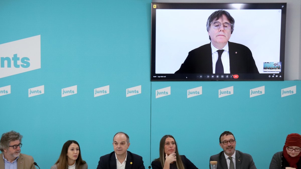 La reunión mantenida ayer por la cúpula de Junts, con Puigdemont a través de internet. - ACN