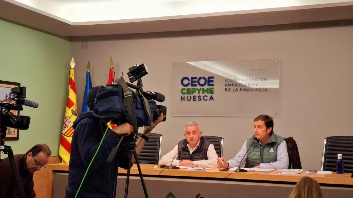 Pere Roqué y Ramón Solanilla, ayer en rueda de prensa en Huesca. - ASAJA HUESCA