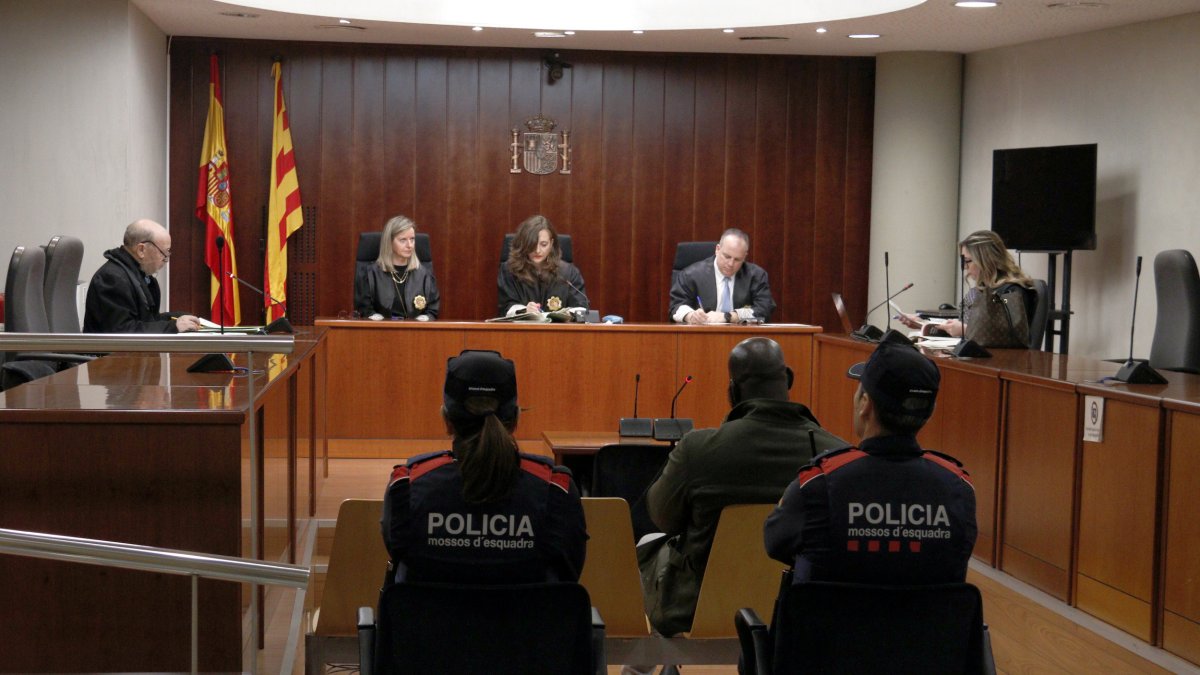 La sala de vistas de la Audiencia de Lleida durante la vista de conformidad en que se ha condenado un interno de la prisión de Ponent por tráfico de drogas.