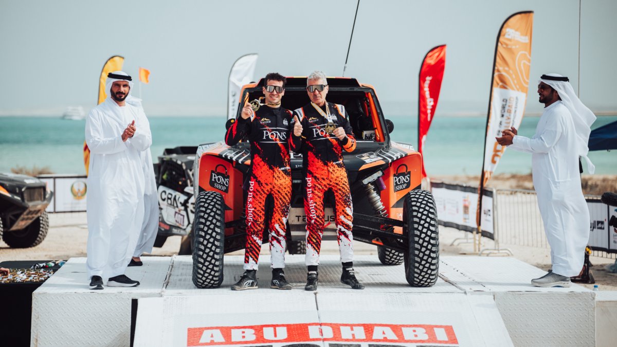 Jaume Betriu, copilot, i Eduard Pons ahir amb el Taurus T3 Max. - MEDIAGÉ COMUNICACIÓN