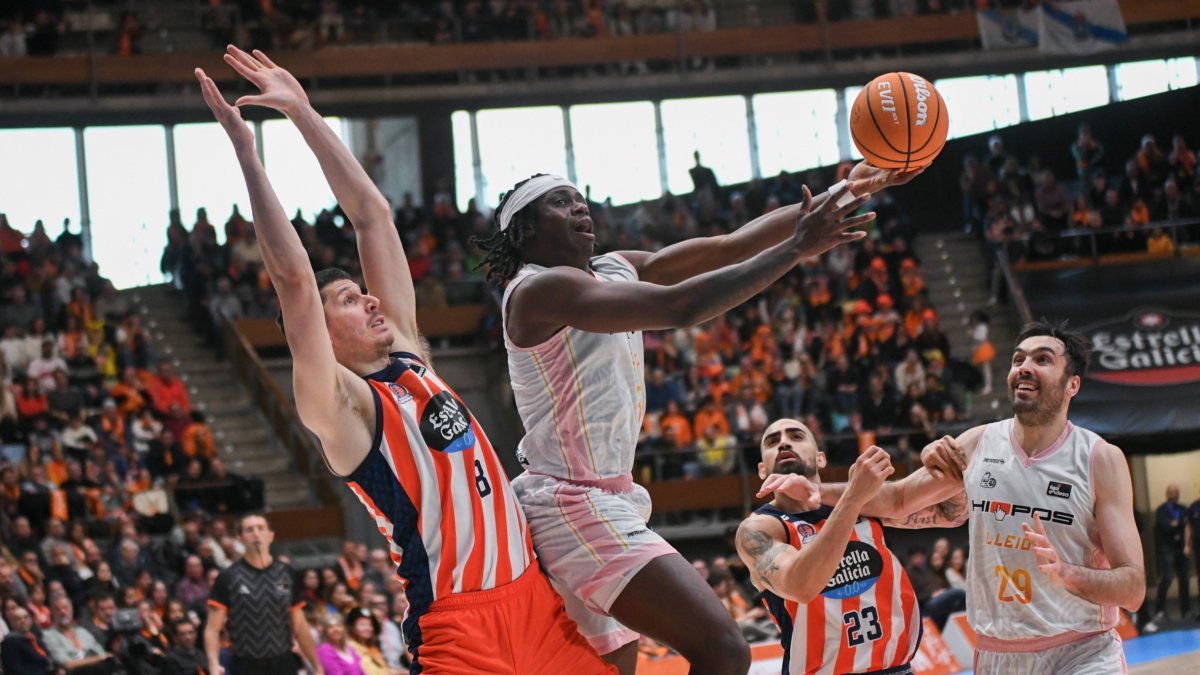 Bropleh, en una acció durant el partit d’ahir. - PHOTO ACB MÓNICA ARCAY