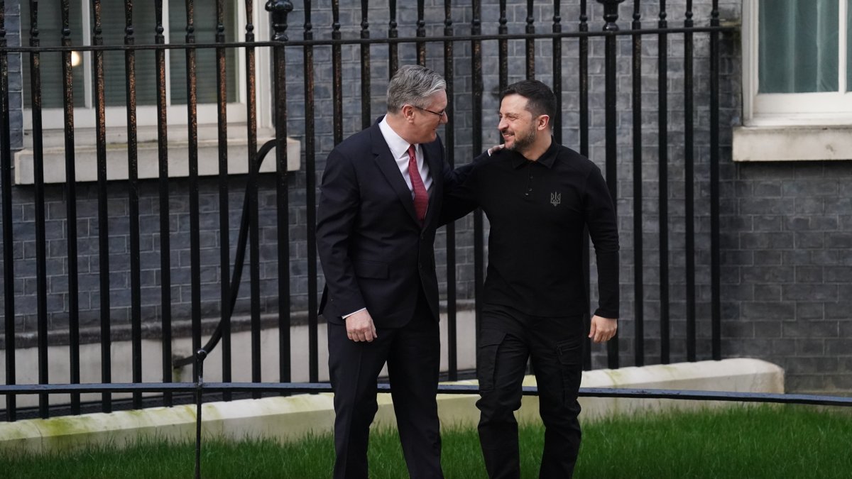 Keir Starmer ofreció un caluroso recibimiento al presidente ucraniano, Volodímir Zelensky, en Londres. - STEFAN ROUSSEAU / PA WIRE / DPA