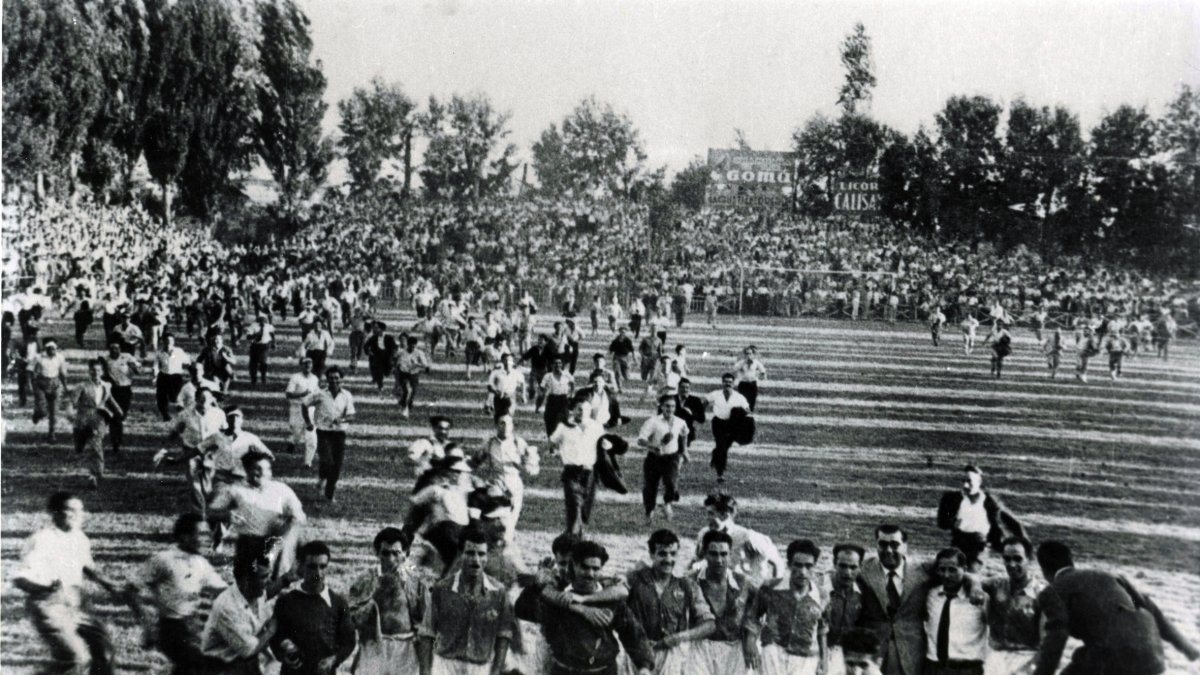 El verano de 1950, el Camp d’Esports asistió a la mayor gesta de la UD Lérida: el ascenso a Primera.