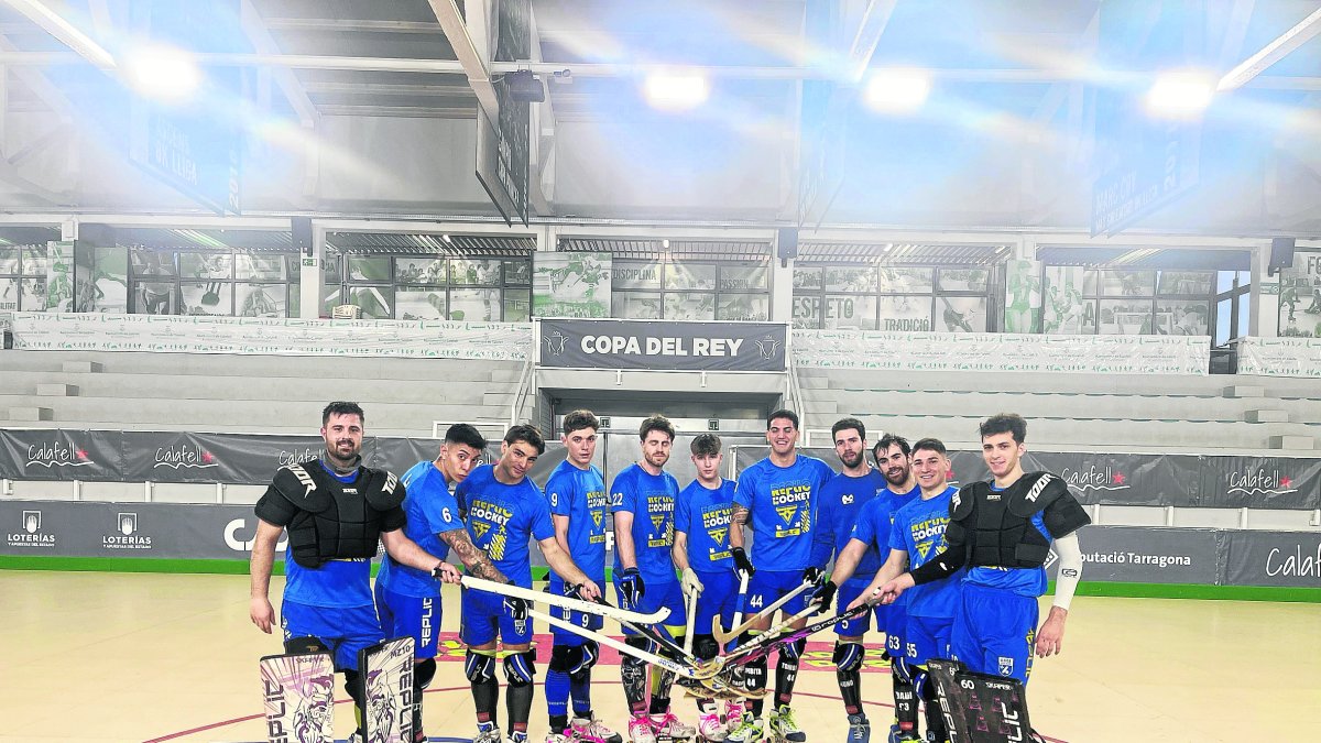 Els jugadors del Pons Lleida, ahir a la pista del Calafell després de l’entrenament.