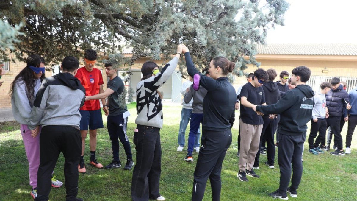 Alumnes d’INEFC Lleida van fer ahir la performance ‘Sentit per la igualtat’ en un acte del 8M