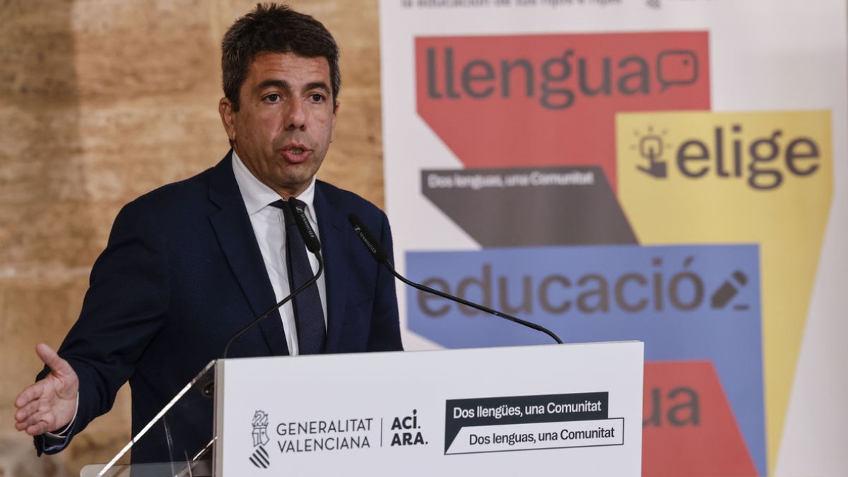 El presidente valenciano en la presentación de la consulta. - EUROPA PRESS