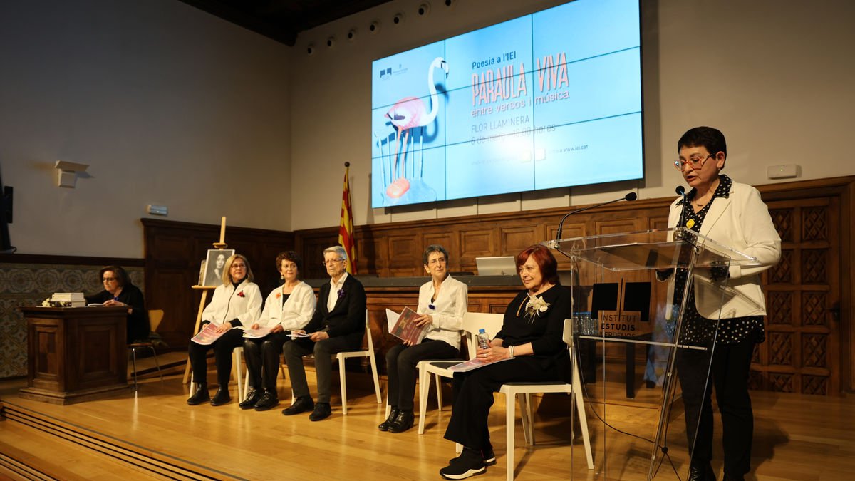 El aula magna del IEI estrenó ayer el nuevo ciclo ‘Paraula Viva’, que tendrá otras 4 citas este mes. - AMADO FORROLLA