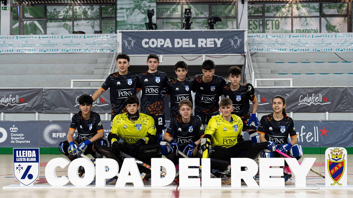 L’equip del Pons Lleida ahir a la foto oficial abans de començar el partit. - SEBAS MONCUSÍ