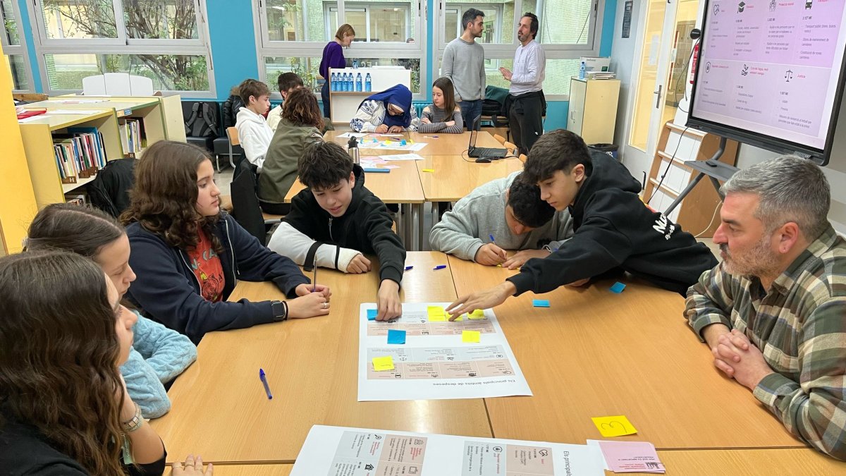 Jóvenes de la INS Ronda a la 5.ª sesión del “Hablamos de presupuestos”