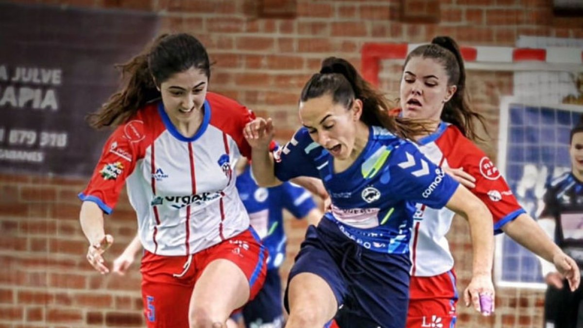 Una acción del partido del Linyola ayer en Castellón.