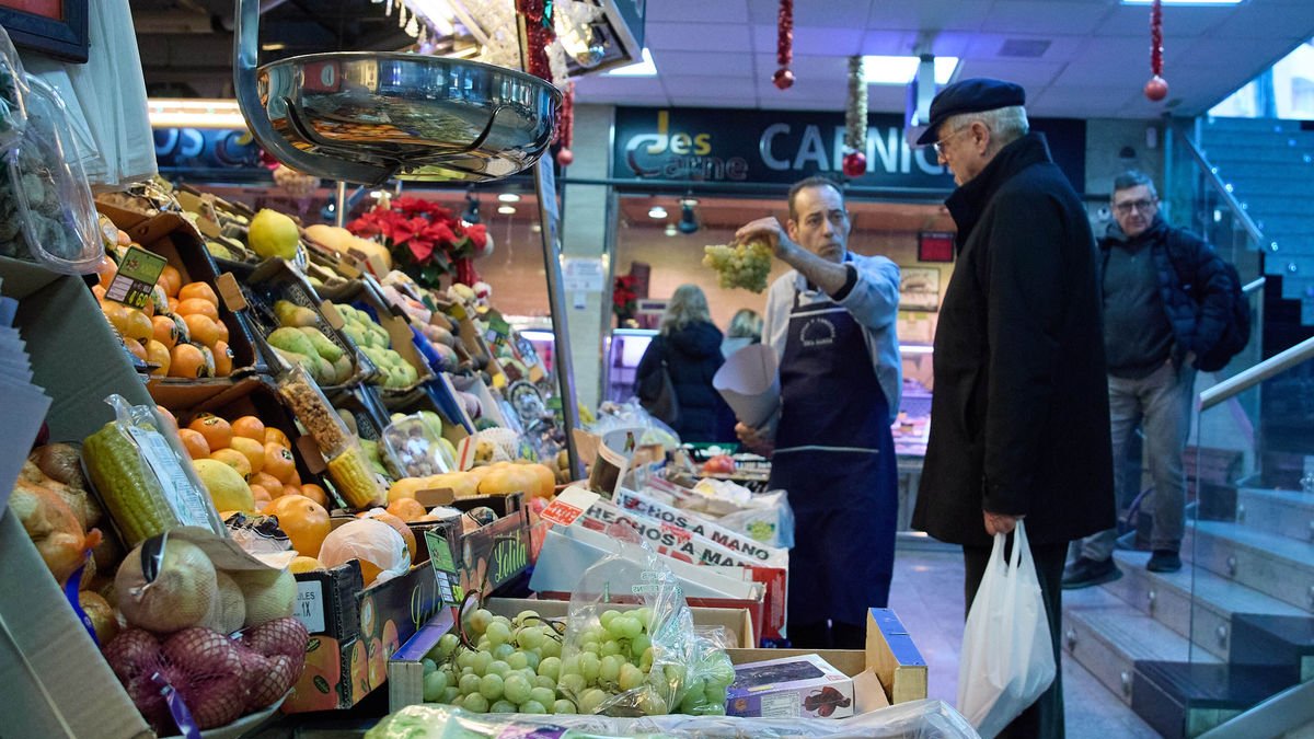 Els consumidors han canviat en aquests cinc anys els hàbits de consum i busquen més ofertes. - EUROPA PRESS
