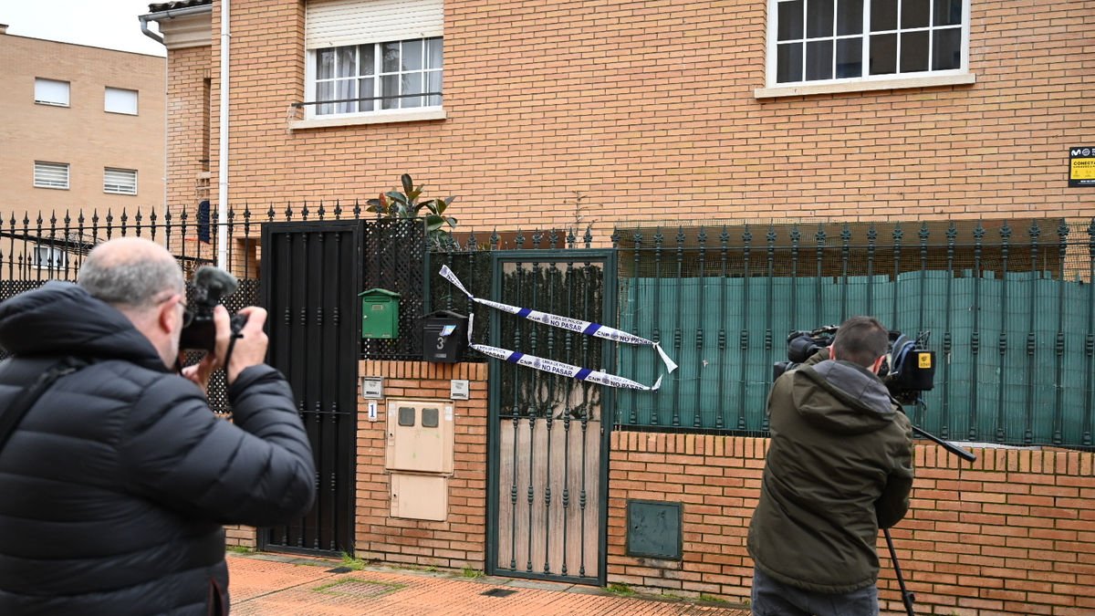 Periodistes graven el pis tutelat on tres menors van assassinar una educadora social. - EUROPA PRESS