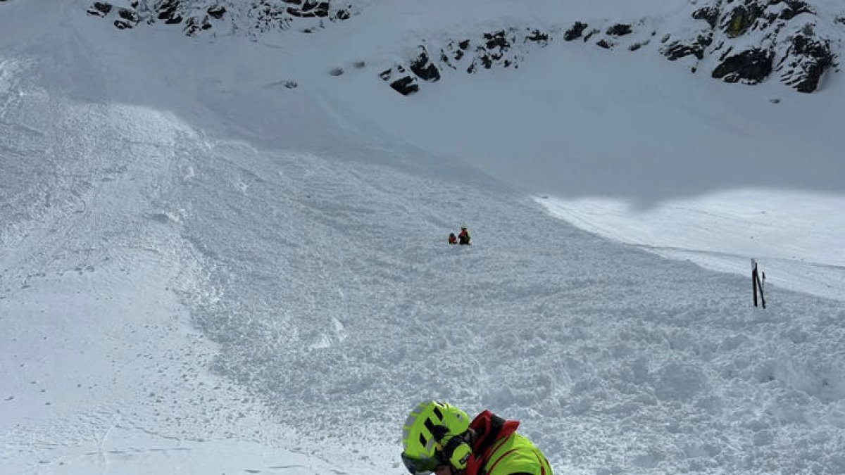 Vista de l’allau mortal que es va produir a les 13.00 hores de diumenge al Montlude, a Aran. - POMPIÈRS EMERGÉNCIES