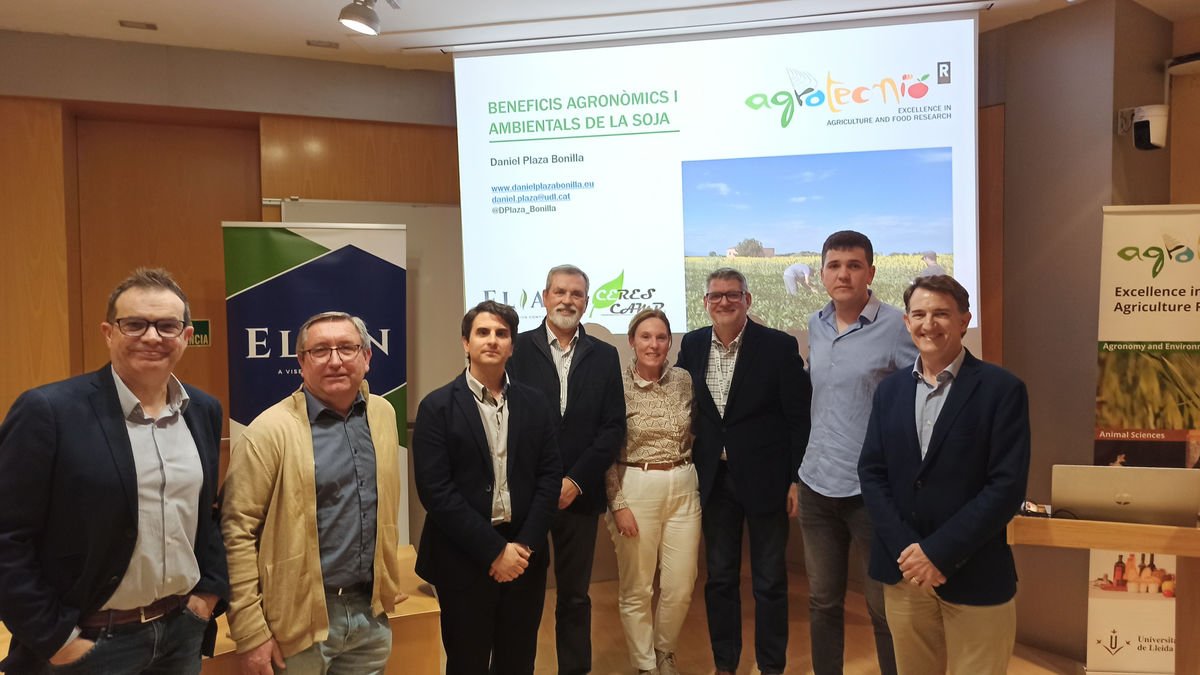 Imagen de los participantes a esta jornada sobre el cultivo de soja. - J. MARTÍNEZ
