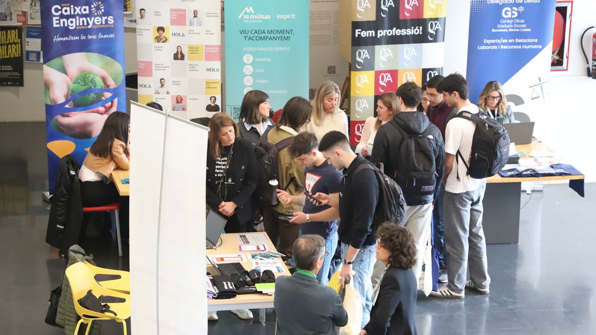 Alumnos de la UdL conocieron las ofertas laborales de 87 empresas ayer en el campus de Cappont. - MAGDALENA ALTISENT