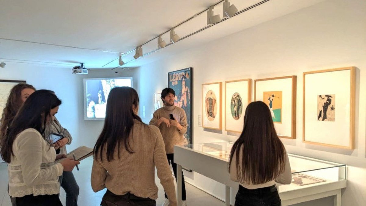 Alumnes d’Història de l’Art de la UdL, al Museu Morera. - CHRISTIAN ALONSO/UDL