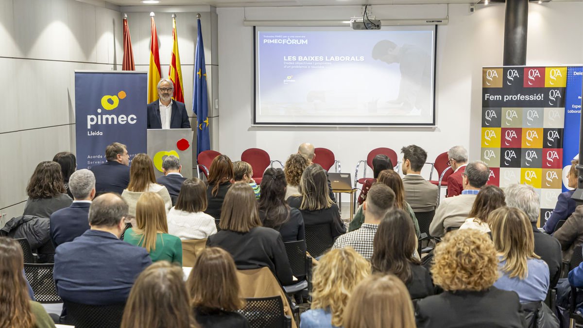 Decenas de empresarios asistieron a la jornada celebrada en la sede de Pimec Lleida. - JORDI ECHEVARRIA