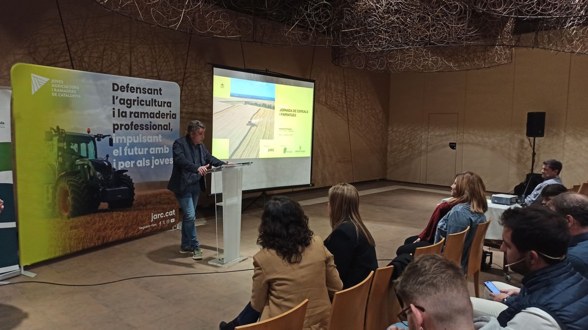 El responsable sectorial de cereals i farratges de JARC, Vicenç Pascual, en l’obertura de les jornades. - J. MARTÍNEZ