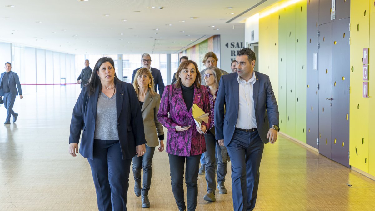 a consellera de Territori, Habitatge i Transició Ecològica, Sílvia Paneque, a la seua arribada a l'acte a la Llotja.