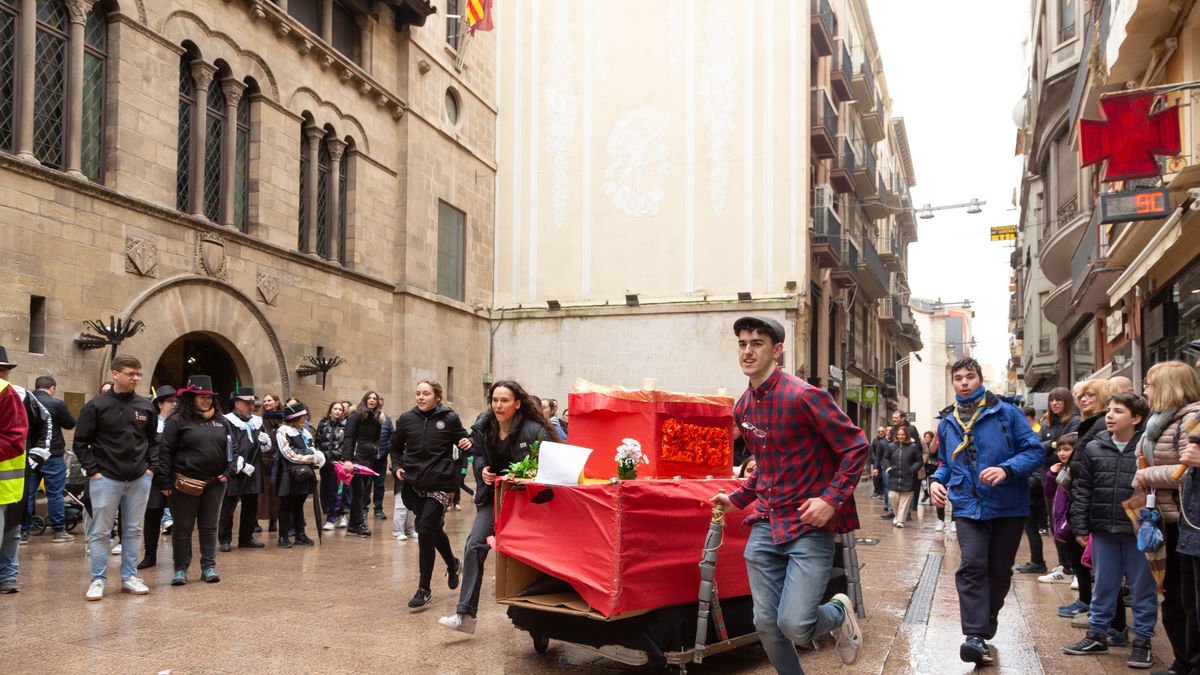 La cursa de llits, a Lleida TV - JAVI ENJUANES