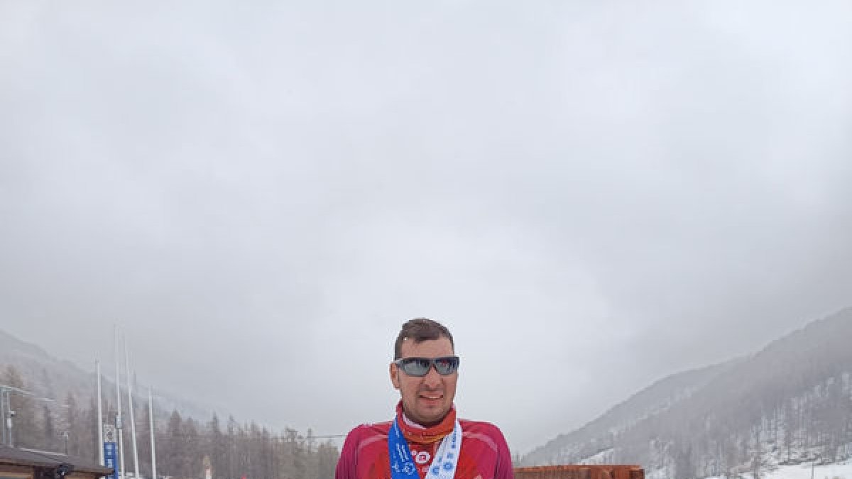 Pol Puiggner, con las dos medallas que ha conseguido en los Juegos Mundiales de Special Olympics