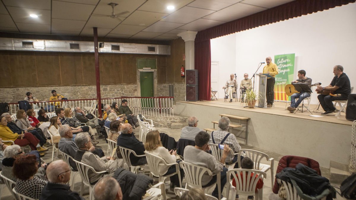 Acto de homenaje celebrado ayer en el teatro de Hostafrancs.