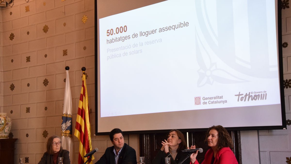 Paneque es va reunir amb els alcaldes a l’ajuntament de la Seu. - C. SANS