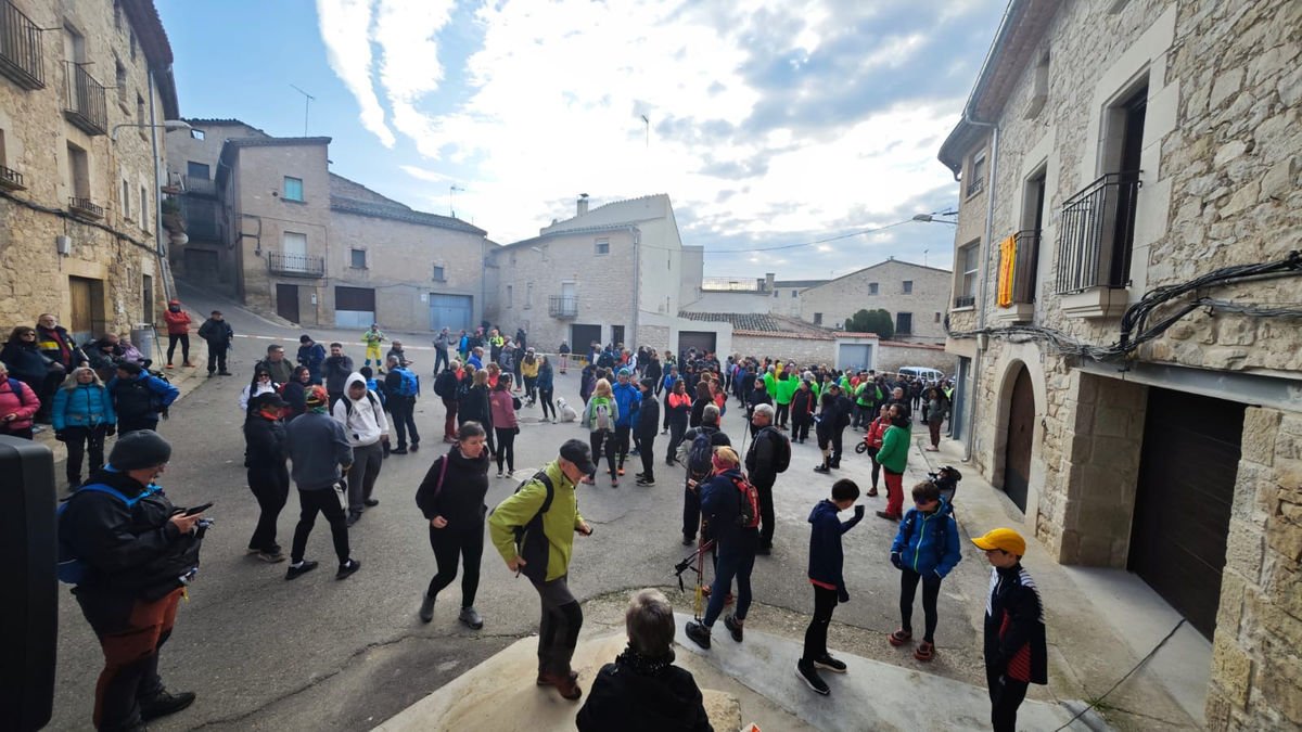 Alguns dels participants en la marxa, que va celebrar ahir als Omellons l’edició número 11. - AJUNTAMENT DELS OMELLONS