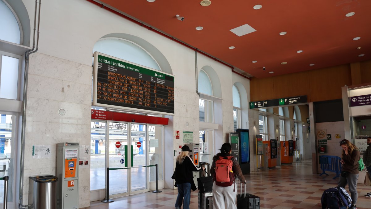 L’estació de Renfe a Lleida aquest dilluns a la lenta.