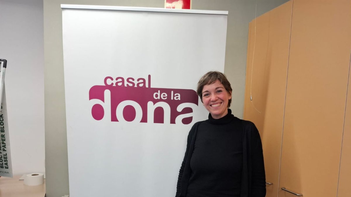 La psicòloga Ana Sala Galindo, després d’una sessió del grup al Casal de la Dona de Lleida. - L.G.