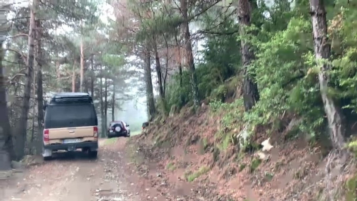 Ayuntamientos lamentan la presencia de numerosos vehículos 4x4 en las pistas próximas a la frontera.