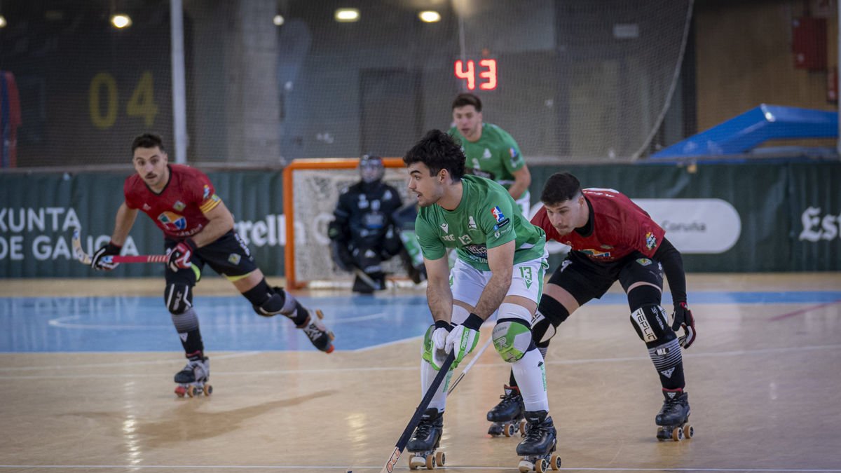 Una jugada del partit que l’Alpicat va jugar diumenge. - MANU BOUTUREIRA