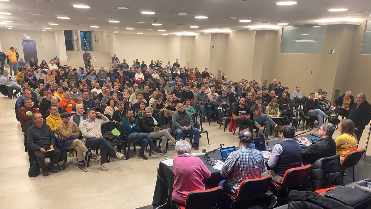 Un momento de la asamblea general de la Fecoll celebrada ayer en Mercolleida. - MISSATGES