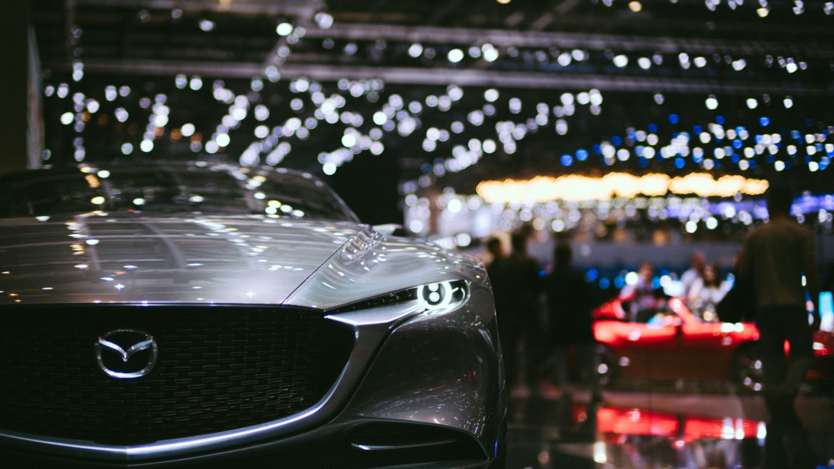 Un vehicle marca Mazda.