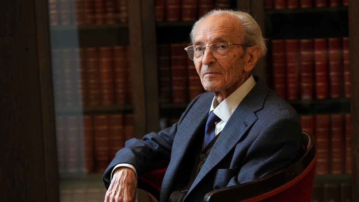 El filósofo leridano Pere Lluís Font, Premi d’Honor de les Lletres Catalanes, ayer en la rueda de prensa. - GUILLEM ROSET/ACN
